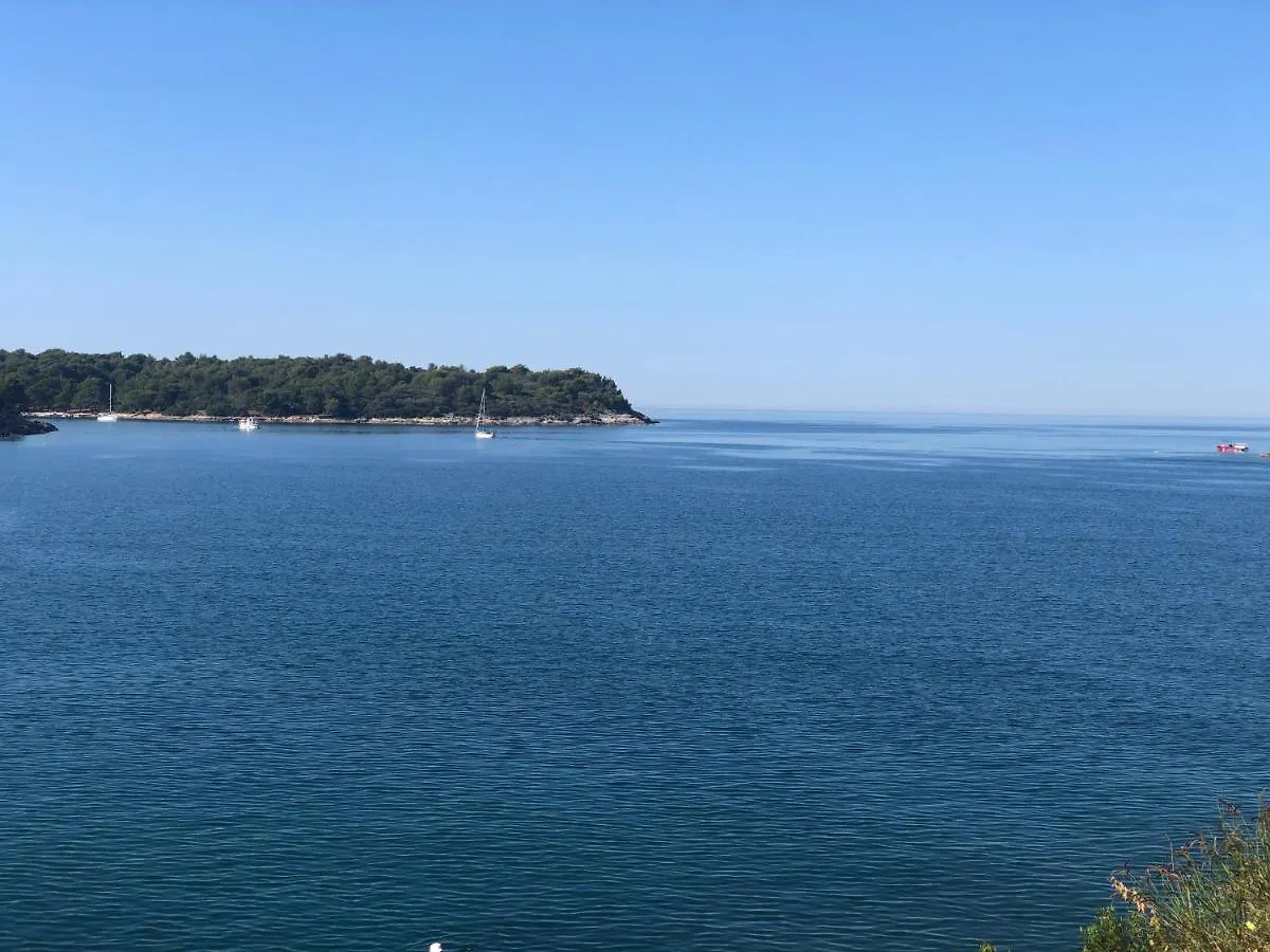 Apartments By The Sea 0*, Pula