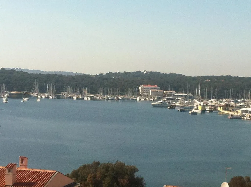 Apartments By The Sea Pula 0*,