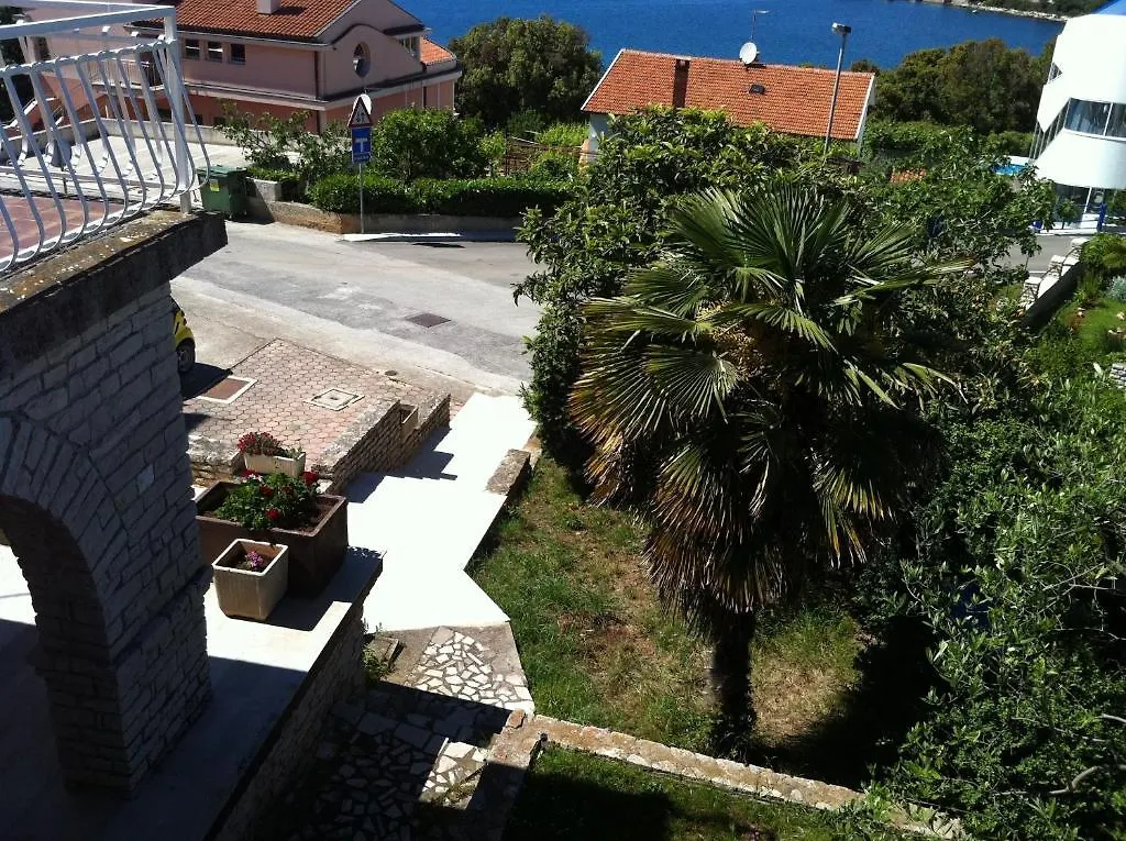 Apartments By The Sea Pula Croatie