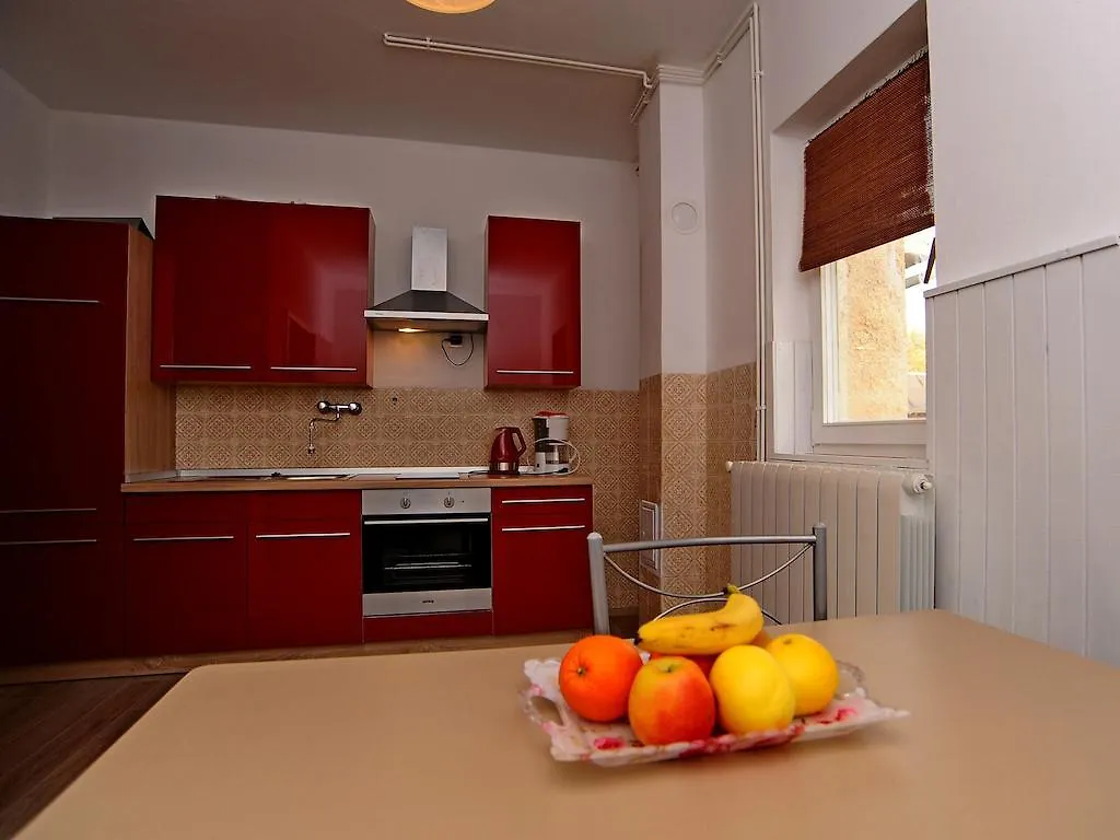 Apartments By The Sea Pula