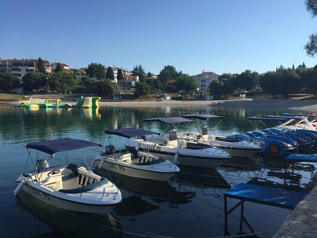 Apartments By The Sea Pula 0*,