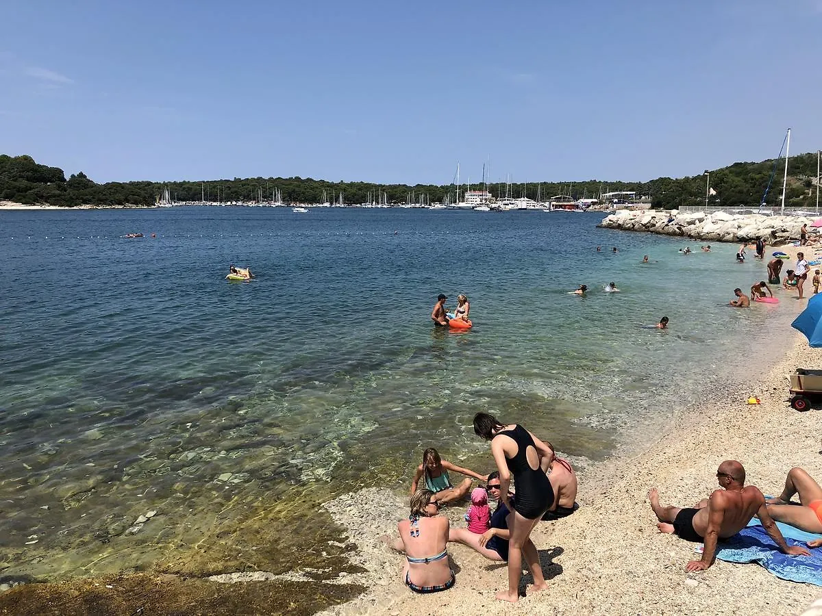 Apartments By The Sea Pula Croatie