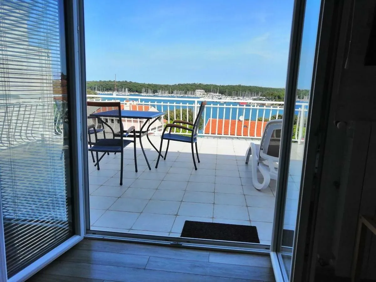 Apartments By The Sea  Pula