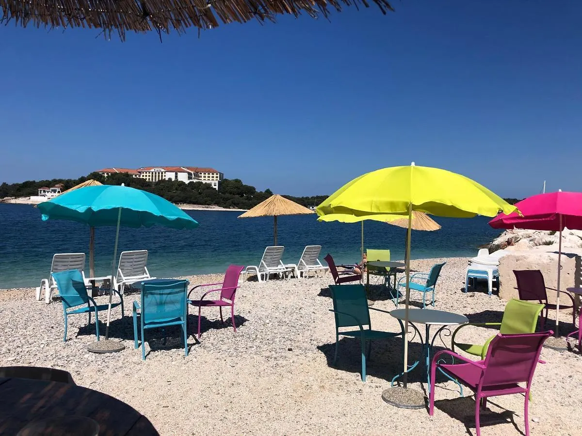 Apartments By The Sea Pula Croatie