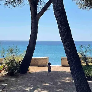 cocon-les-pieds-dans-leau-acces-direct-a-la-mer.fr-provencehotel.com/
