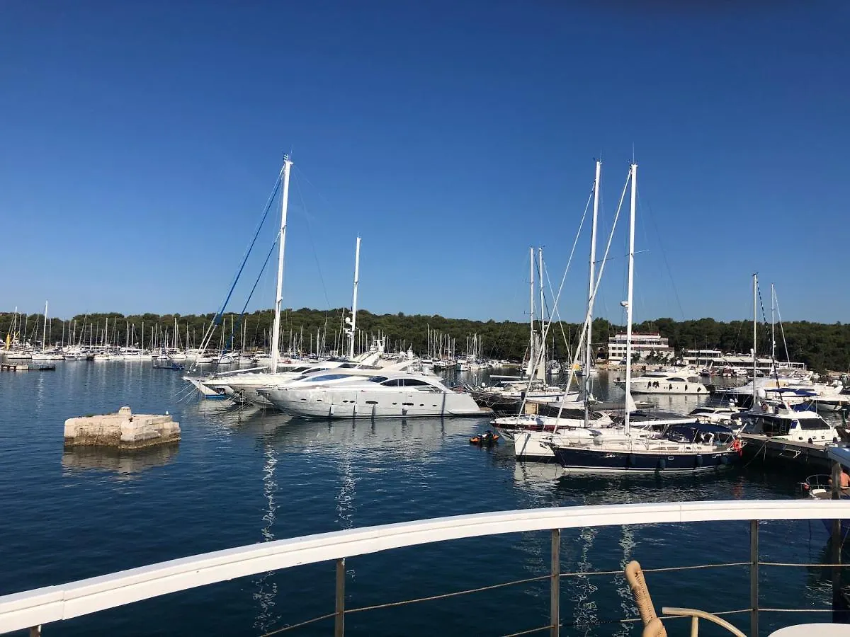 Apartments By The Sea Pula
