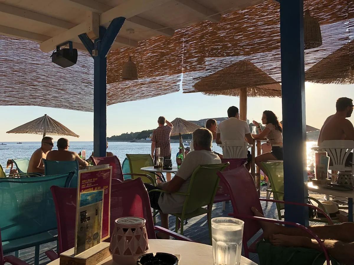 Apartments By The Sea Pula Kroatien