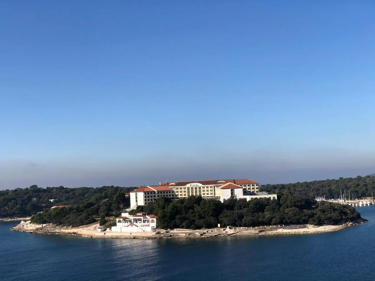 Apartments By The Sea Pula